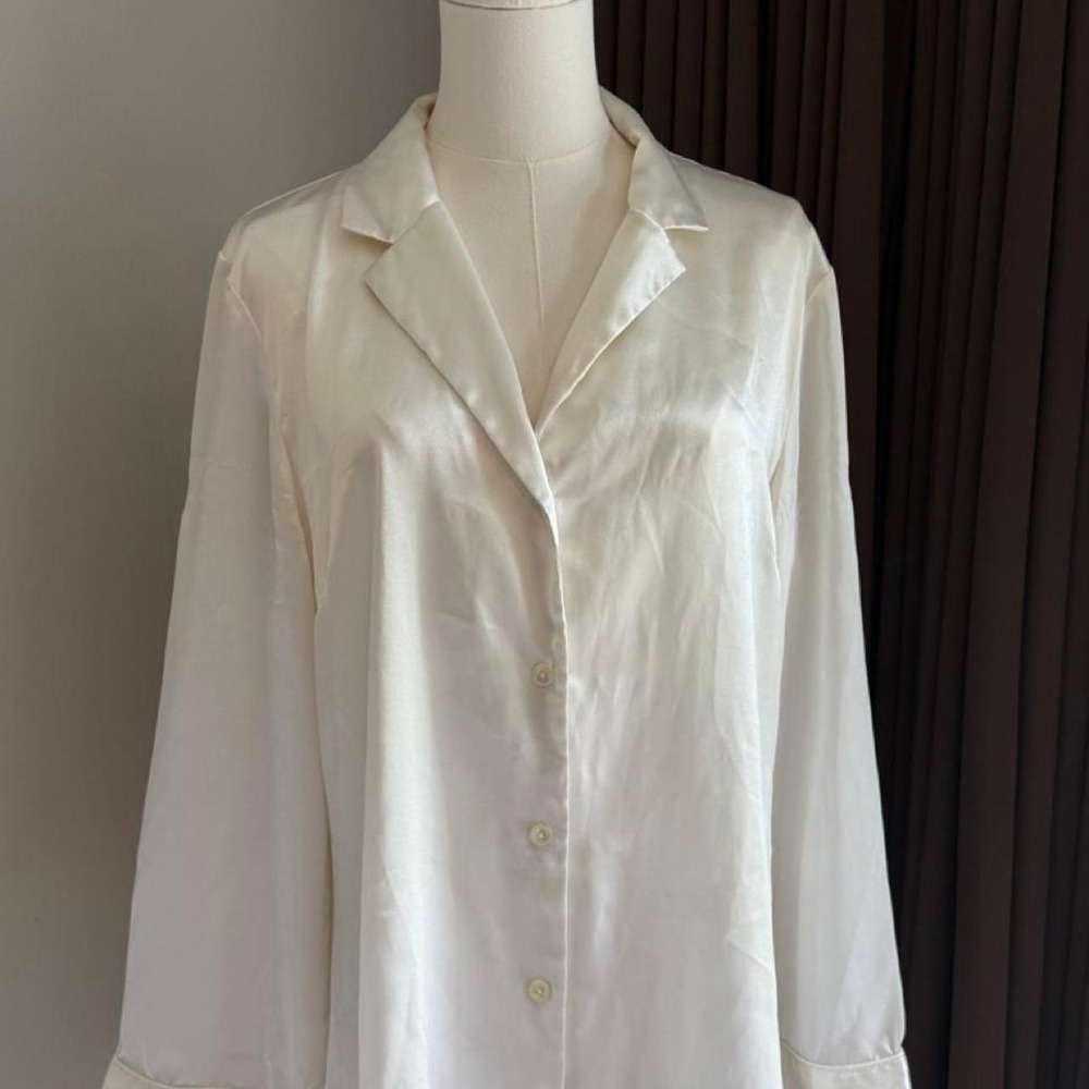 Victorias Secret Cream Satin Pajama Top Long Sleeve Button Down Blouse M